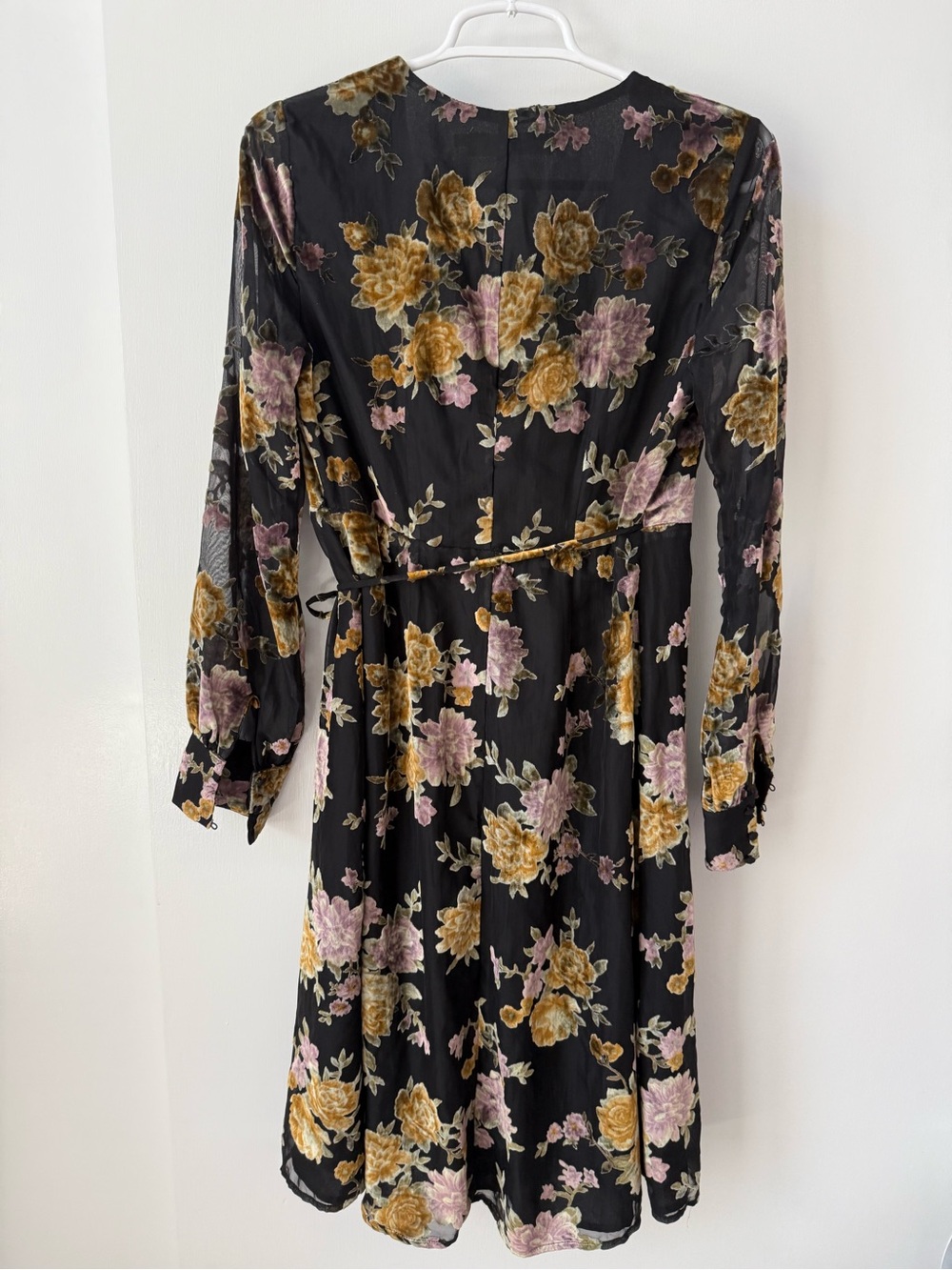 ASTR The Label Sonya Velvet Burnout Floral
Wrap Midi Dress - Picture 4 of 14